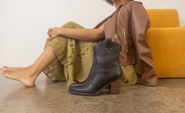 Tara - Two Paneled Western Boots - ElegantAlpha®